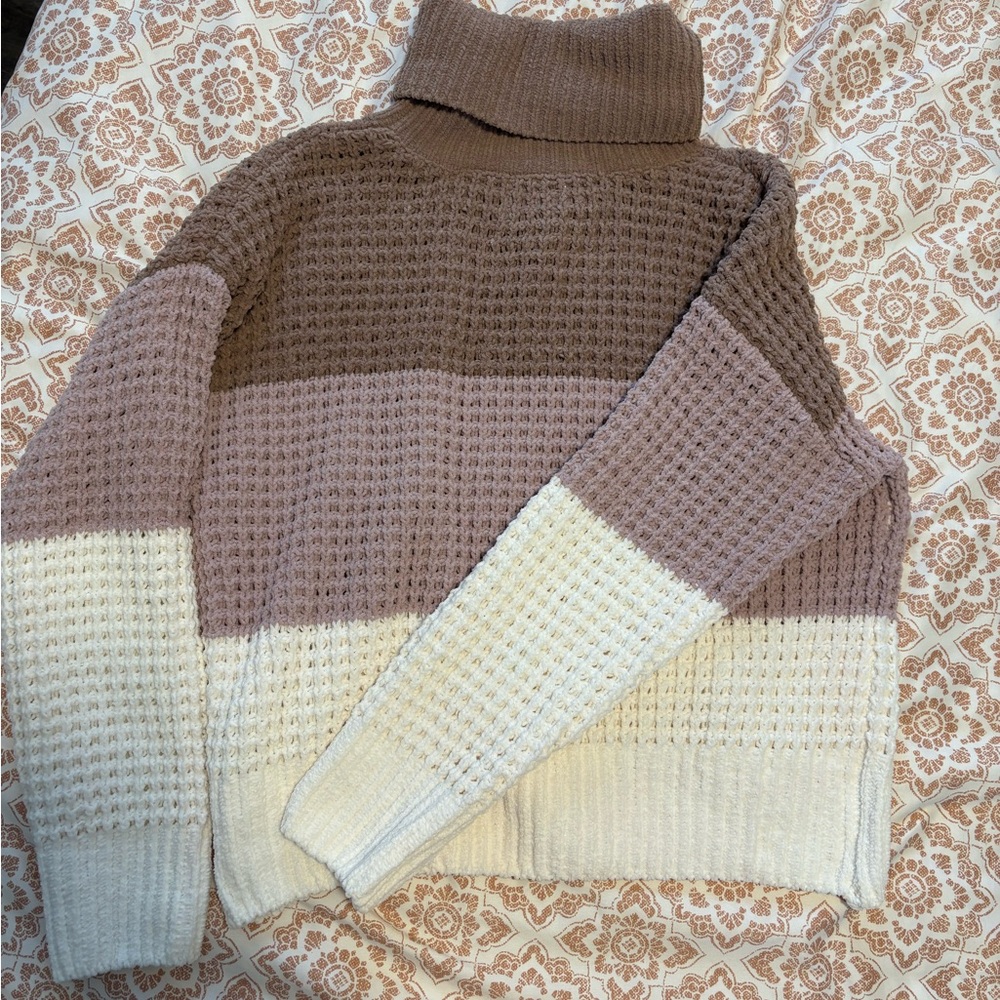 Women’s turtle neck knitted sweater!